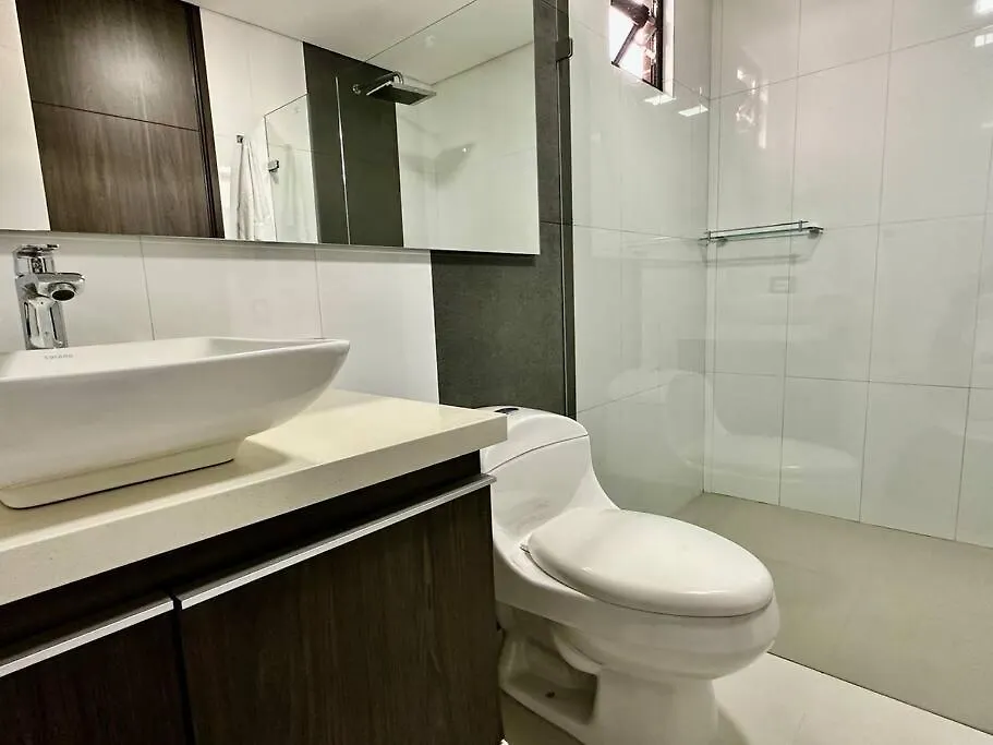 702 Beautiful And Spacious Apartment In El Poblado メデジン コロンビア