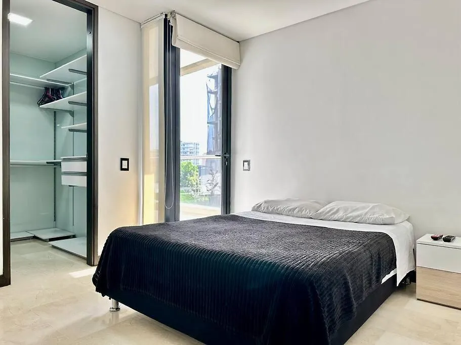 702 Beautiful And Spacious Apartment In El Poblado メデジン コロンビア