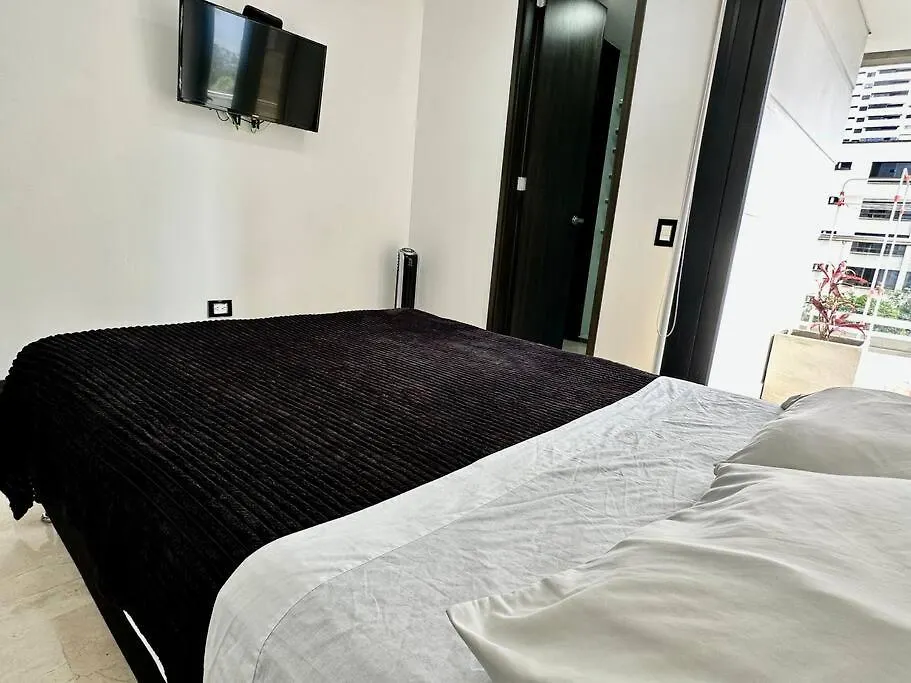 702 Beautiful And Spacious Apartment In El Poblado メデジン