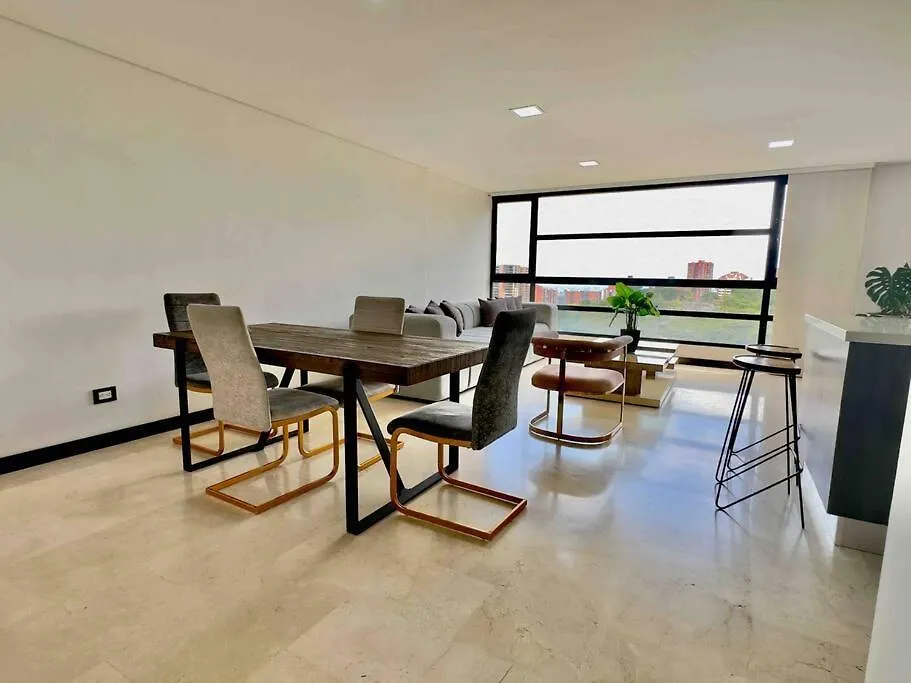 702 Beautiful And Spacious Apartment In El Poblado メデジン コロンビア