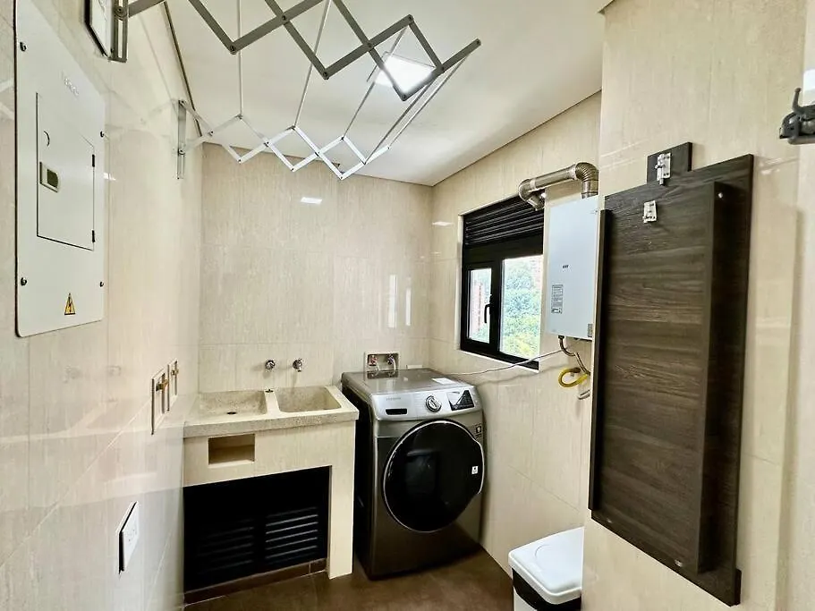 702 Beautiful And Spacious Apartment In El Poblado メデジン 0*,  コロンビア