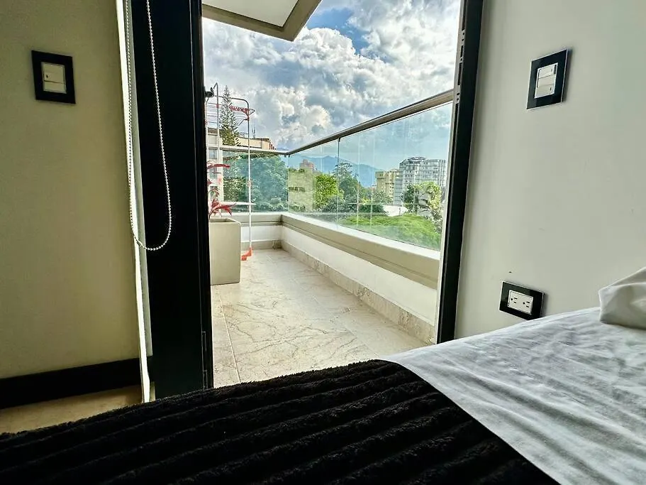 702 Beautiful And Spacious Apartment In El Poblado メデジン