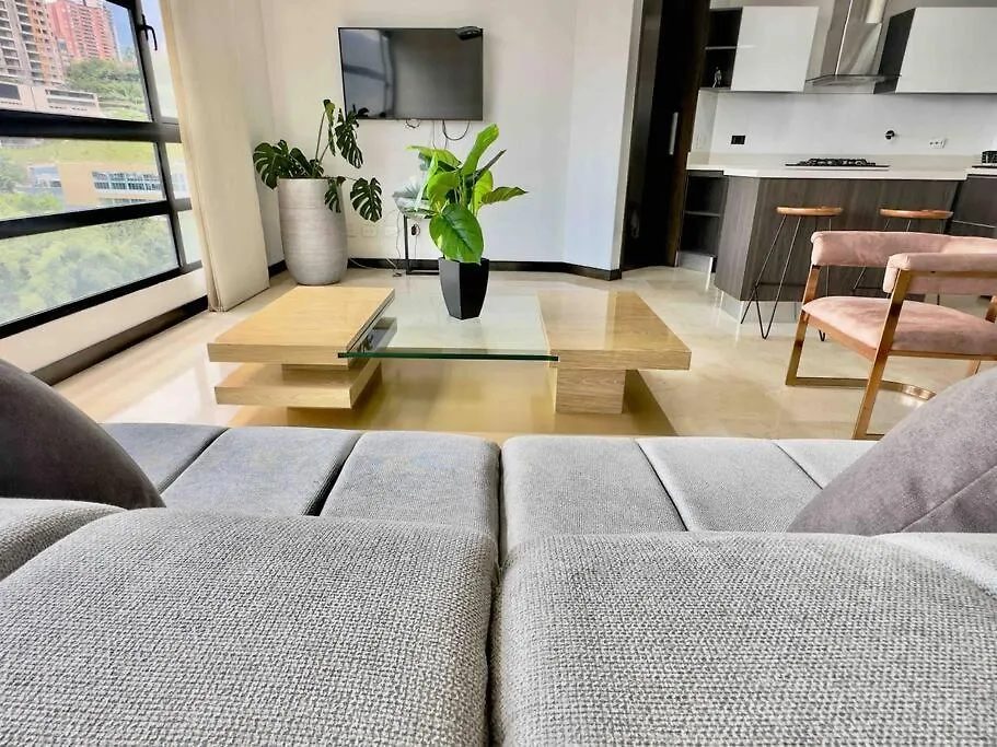 702 Beautiful And Spacious Apartment In El Poblado メデジン コロンビア
