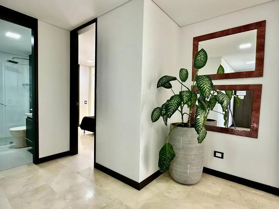 702 Beautiful And Spacious Apartment In El Poblado メデジン