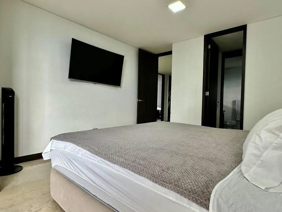702 Beautiful And Spacious Apartment In El Poblado メデジン