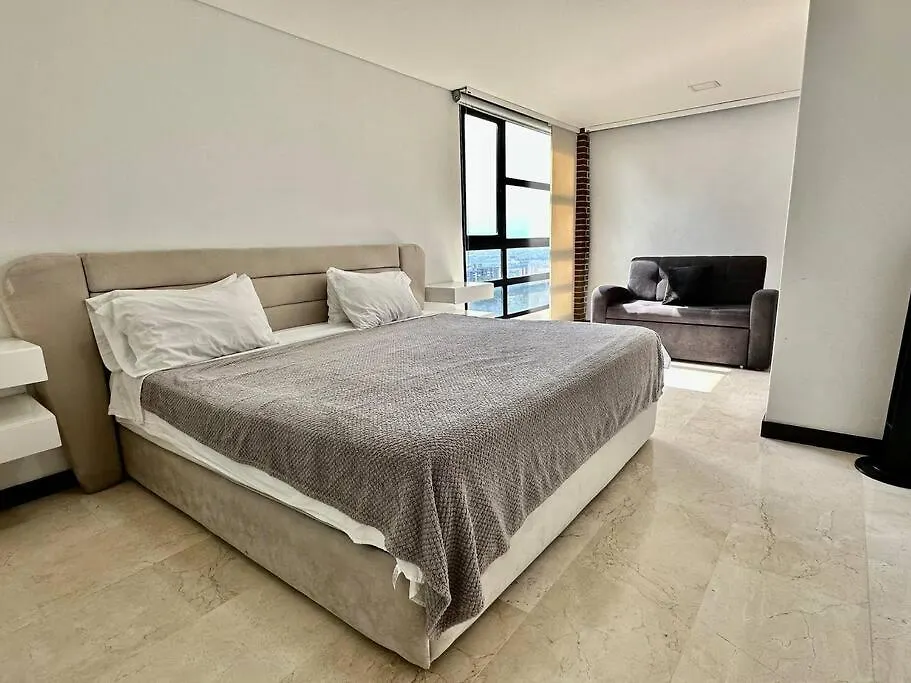 702 Beautiful And Spacious Apartment In El Poblado メデジン