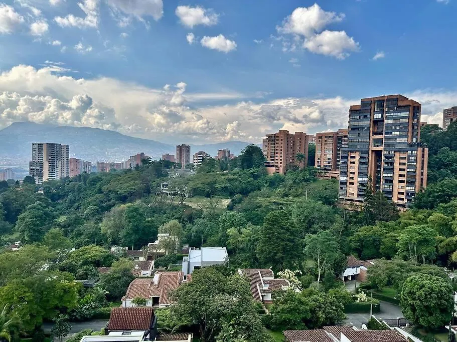 702 Beautiful And Spacious Apartment In El Poblado メデジン 0*,  コロンビア