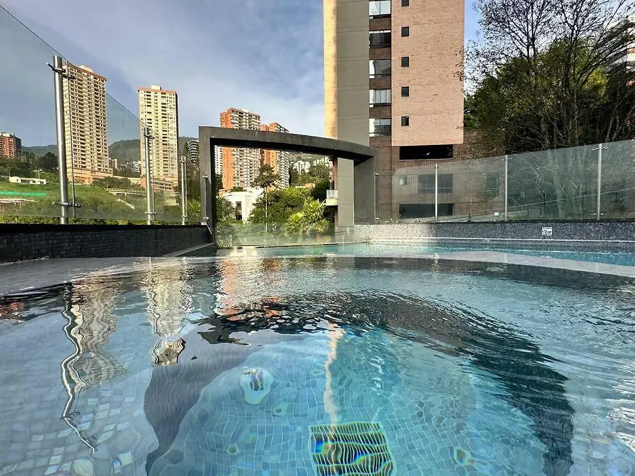 702 Beautiful And Spacious Apartment In El Poblado メデジン