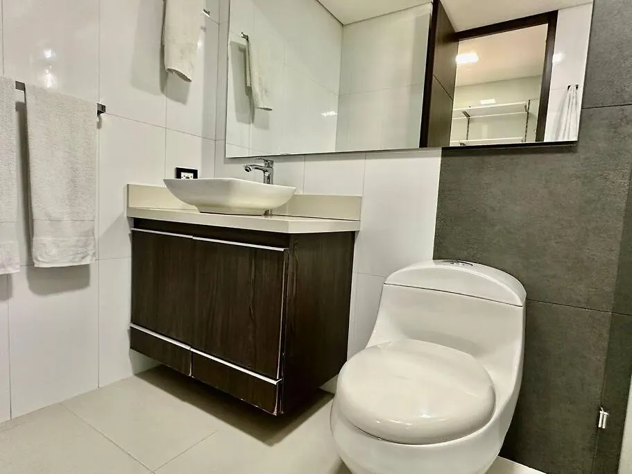 מדיין 702 Beautiful And Spacious Apartment In El Poblado קולומביה